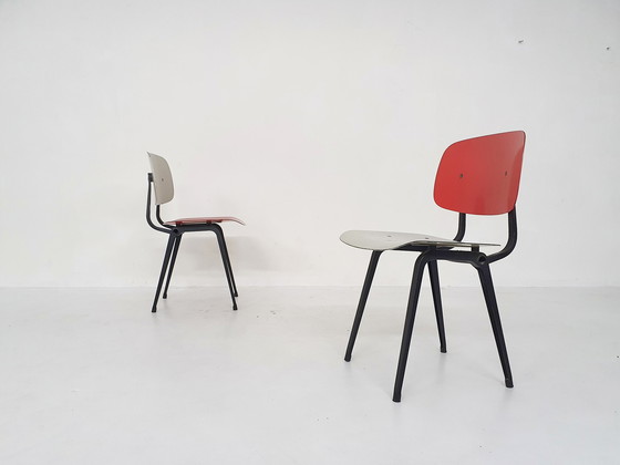 Image 1 of Set van twee Friso Kramer voor Ahrend de Cirkel 'revolt'eetkamerstoelen, Nederland jaren 1950