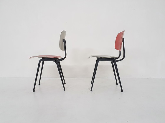 Image 1 of Set van twee Friso Kramer voor Ahrend de Cirkel 'revolt'eetkamerstoelen, Nederland jaren 1950