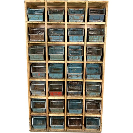 Vintage houten opbergkast met metalen laden