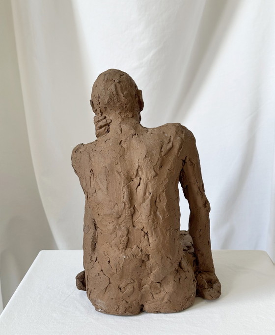 Image 1 of Yolande Ide - een terracotta beeld van een naakte man