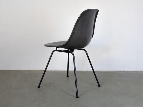 Image 1 of Vitra Dsx Glasfiber In Elepfant Hide Grey Design Charles Eames