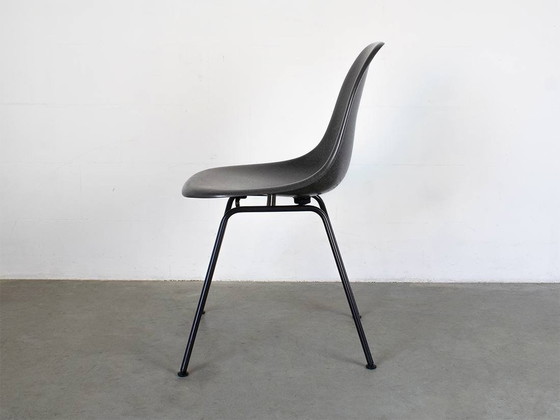 Image 1 of Vitra Dsx Glasfiber In Elepfant Hide Grey Design Charles Eames