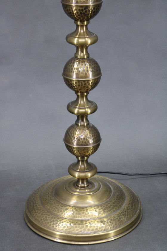 Image 1 of Gerestaureerde messing vloerlamp uit 1940 met glazen kap