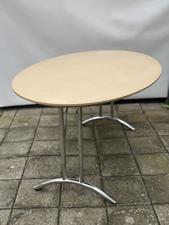 Image 1 of Tara tafel met 4 Leolux Freyr stoelen