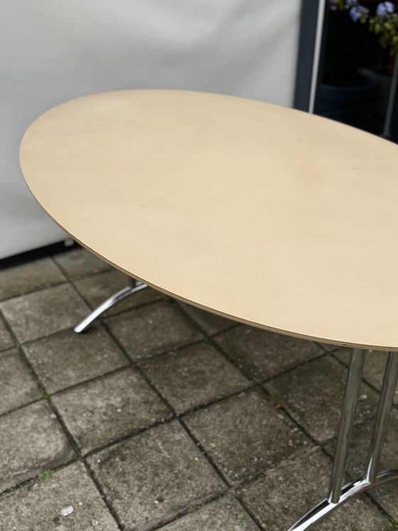 Image 1 of Tara tafel met 4 Leolux Freyr stoelen