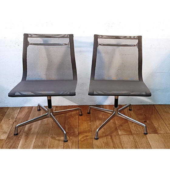 Image 1 of Set van 12 vintage Ea105 aluminium stoelen van Charles & Ray Eames voor Vitra
