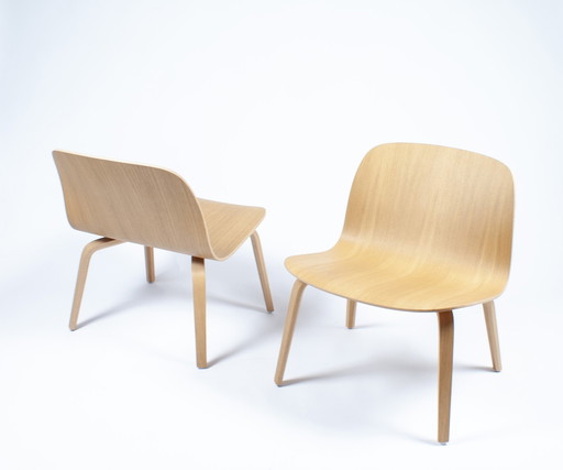 2x Muuto Visu lounge chairs door Mika Tolvanen