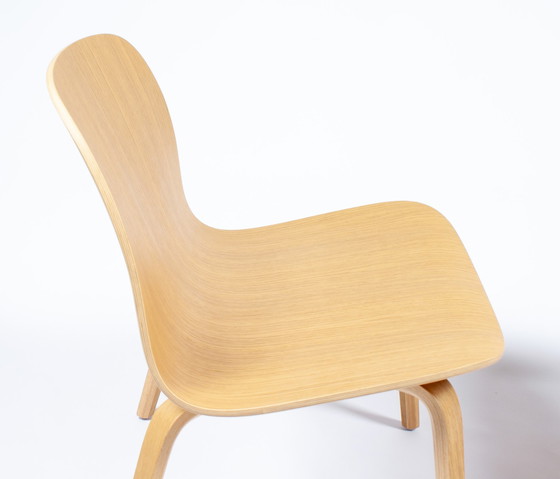 Image 1 of 2x Muuto Visu lounge chairs door Mika Tolvanen