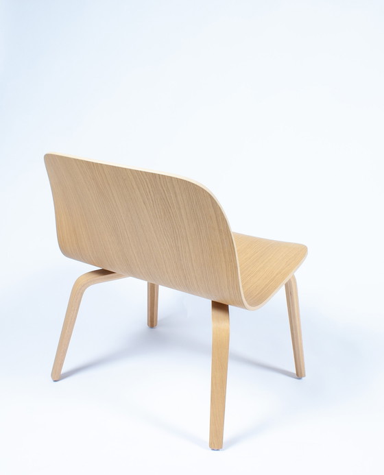 Image 1 of 2x Muuto Visu lounge chairs door Mika Tolvanen