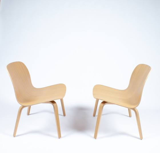 Image 1 of 2x Muuto Visu lounge chairs door Mika Tolvanen