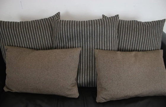 Image 1 of Rolf Benz Sofa Model 333 Zwart Leer Met 5 Nieuwe Stoffen Kussens