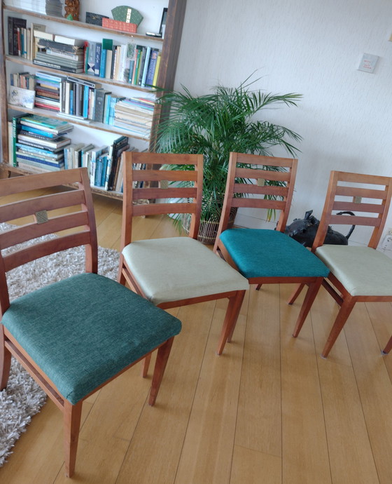 Image 1 of Vintage houten eettafel en 4 bijpassende stoelen