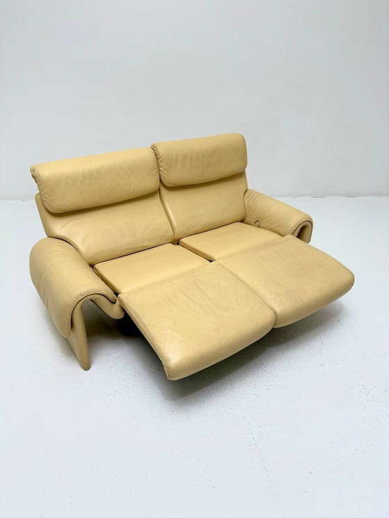 Image 1 of Vanillegele Ds 2000 Sofa met relaxfunctie van De Sede