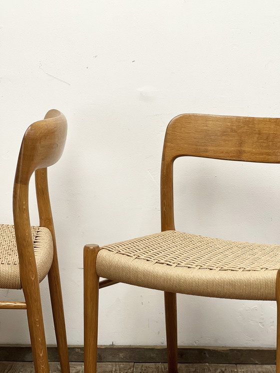 Image 1 of Mid-Century Deense model 75 stoelen in eikenhout van Niels O. Møller voor Jl Møllers Meubels Factory, jaren 50, set van 4