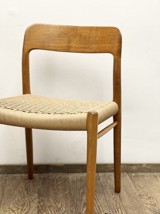 Image 1 of Mid-Century Deense model 75 stoelen in eikenhout van Niels O. Møller voor Jl Møllers Meubels Factory, jaren 50, set van 4