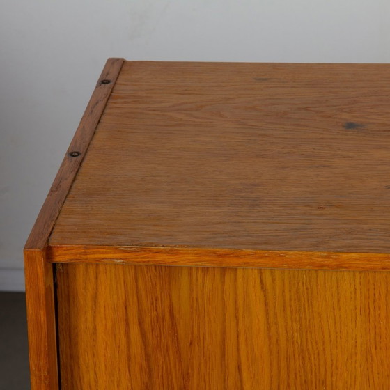 Image 1 of Eikenhouten ladekast, model U-452, van Jiroutek voor Interier Praha, 1960