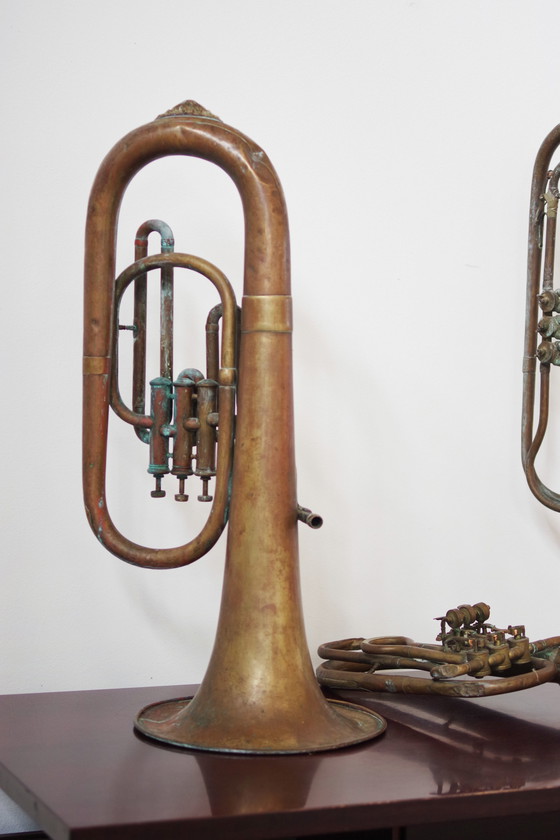 Image 1 of Vintage set van drie koperen trompetten uit 1940 - Antieke Muziekinstrumenten Collectie