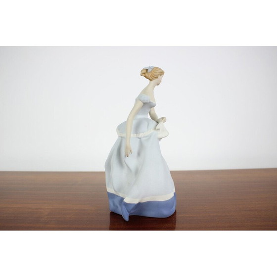 Image 1 of Vintage porseleinen Royal Dux standbeeld van een vrouw,1960