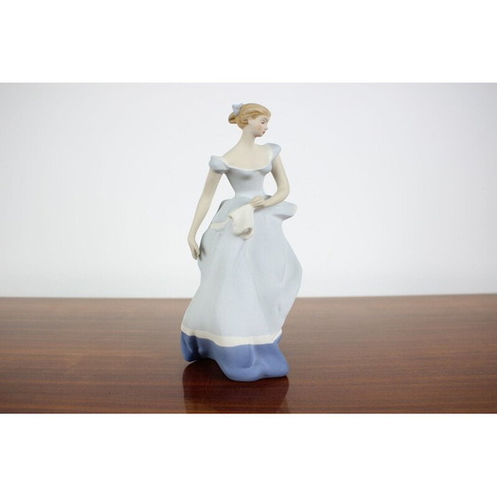 Image 1 of Vintage porseleinen Royal Dux standbeeld van een vrouw,1960