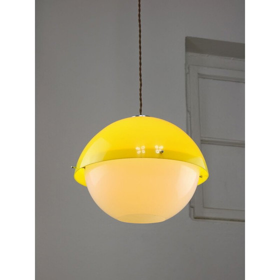 Image 1 of Vintage Space Age hanglamp van geel plexiglas, Italië 1970