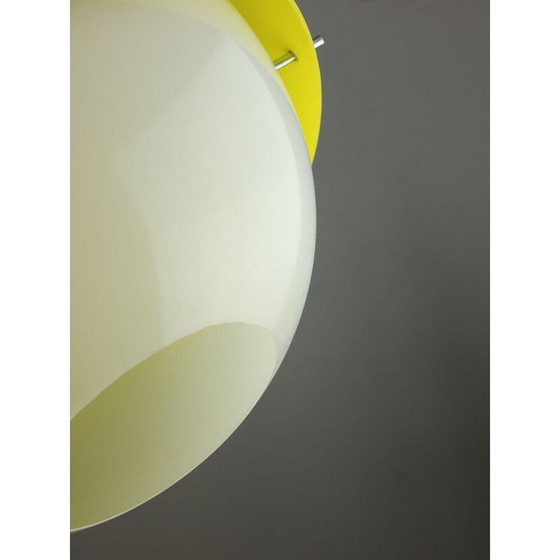 Image 1 of Vintage Space Age hanglamp van geel plexiglas, Italië 1970