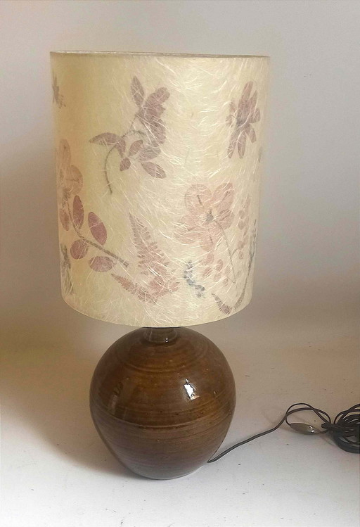 Steengoed Lamp uit de jaren 70 Kap met Gedroogde Bloemen Totale Hoogte 68,5 cm