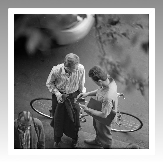 Image 1 of 1X Fine Art Print Square | Handelaren En De Racefiets, 1965