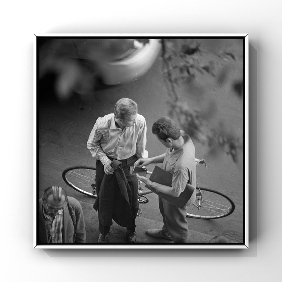 Image 1 of 1X Fine Art Print Square | Handelaren En De Racefiets, 1965