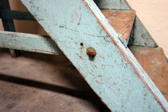 Image 1 of Vintage lariks trapladder Frankrijk 1950S