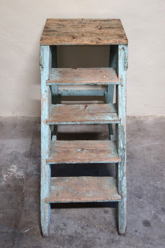 Image 1 of Vintage lariks trapladder Frankrijk 1950S