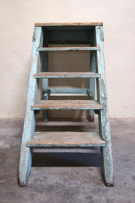 Image 1 of Vintage lariks trapladder Frankrijk 1950S