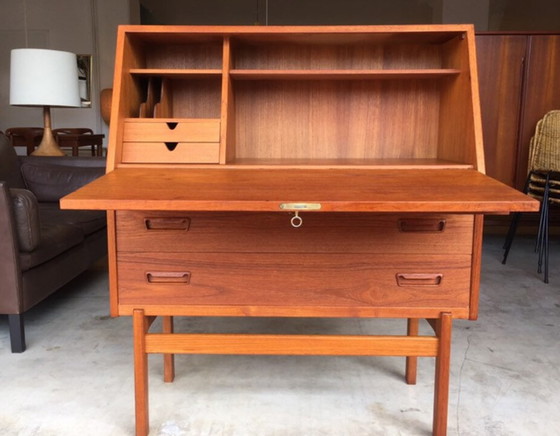 Image 1 of Arne Wahl Iversen bureau