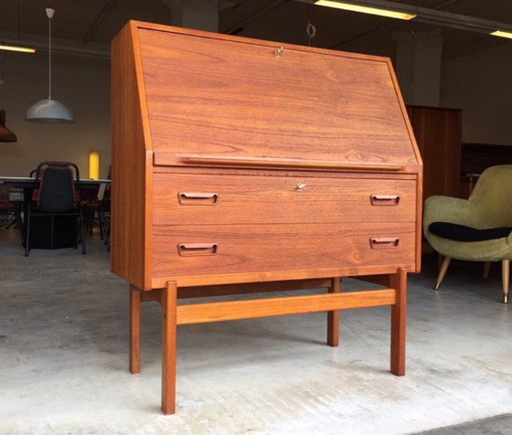 Image 1 of Arne Wahl Iversen bureau