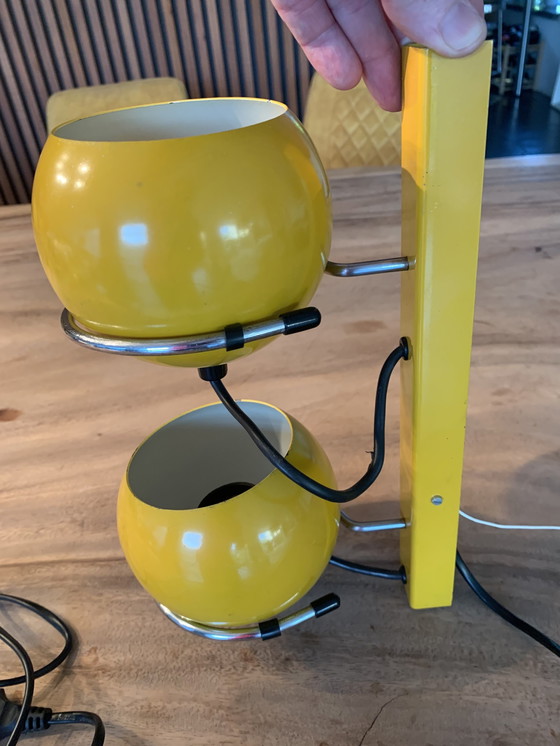 Image 1 of Gepo okergele wandlamp met 2 bollen