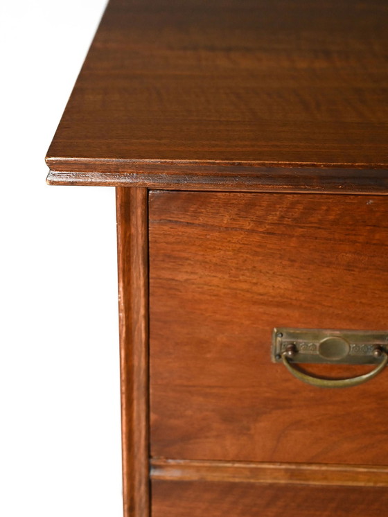 Image 1 of 1940S Vintage Art Deco houten ladekast met gouden metalen handgrepen, Mid Century Modern Ontwerp