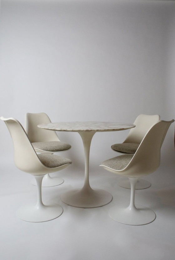 Image 1 of Tulp tafel door Eero Saarinen voor Knoll International