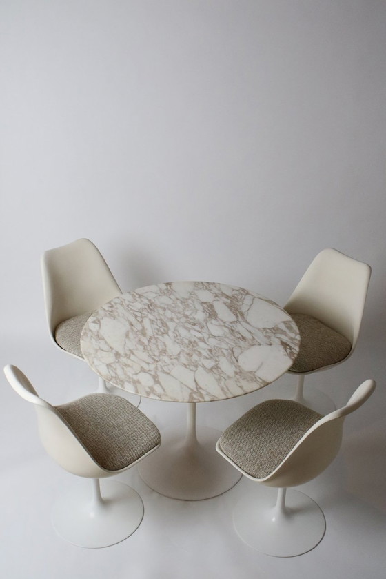 Image 1 of Tulp tafel door Eero Saarinen voor Knoll International