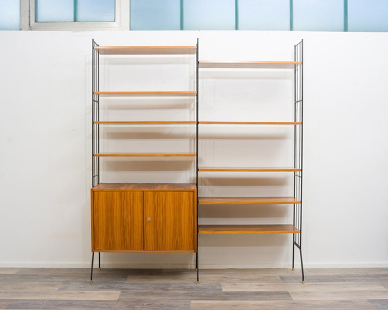 Image 1 of Vrijstaande plank, zwarte metalen ladders, jaren 60