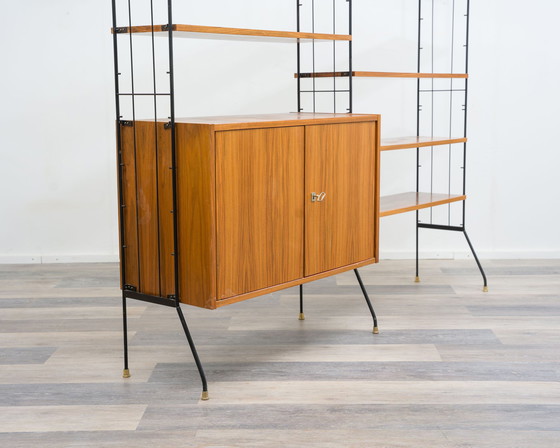 Image 1 of Vrijstaande plank, zwarte metalen ladders, jaren 60