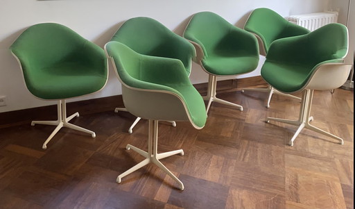 6x Herman Miller Eames Kuipstoelen