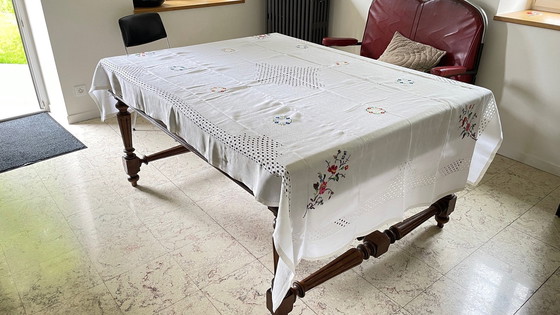 Image 1 of Geborduurd tafelkleed en 12 Vintage Servetten Frankrijk