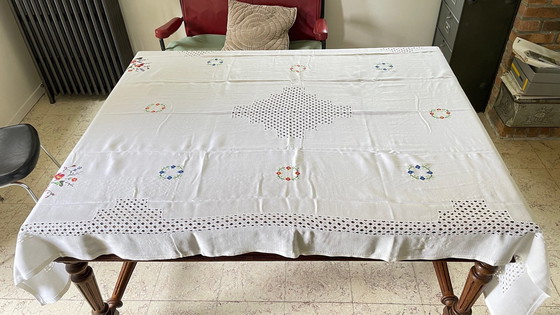 Image 1 of Geborduurd tafelkleed en 12 Vintage Servetten Frankrijk