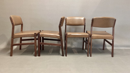 Suite van 4 Scandinavische stoelen van rozenhout.