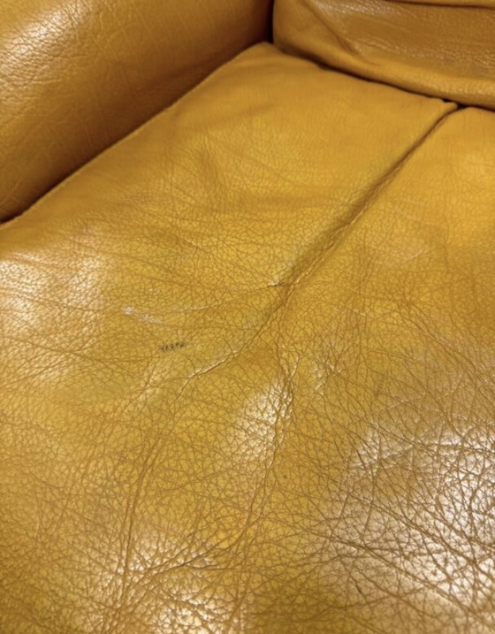 Image 1 of Gele leren fauteuil Rochebobois Jaren 80/90