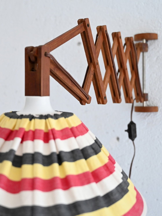 Image 1 of Scandinavische wandlamp uit 1940S met uitschuifbare houten arm en gestreepte stoffen lampenkap
