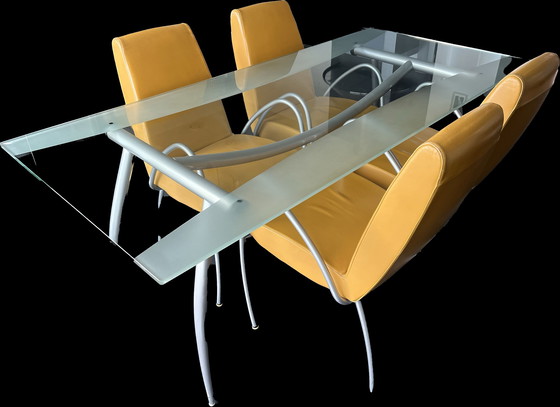 Image 1 of Bonaldo eettafel + 4x Harvink eetkamerstoelen