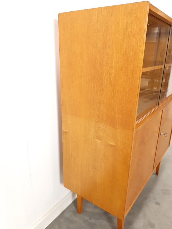 Image 1 of Vintage design vitrinekast Hellerau