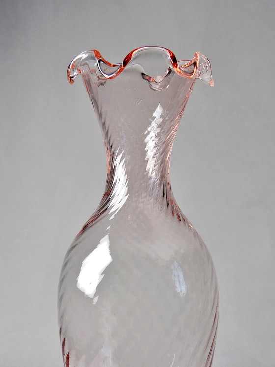 Image 1 of Kleine vaas in rosaline glas en zwart opaline Empoli Stelvia jaren 50 Italië