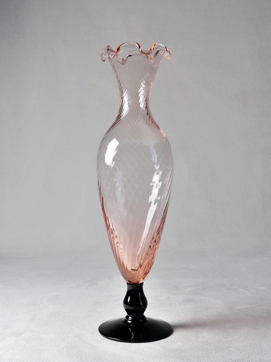 Image 1 of Kleine vaas in rosaline glas en zwart opaline Empoli Stelvia jaren 50 Italië