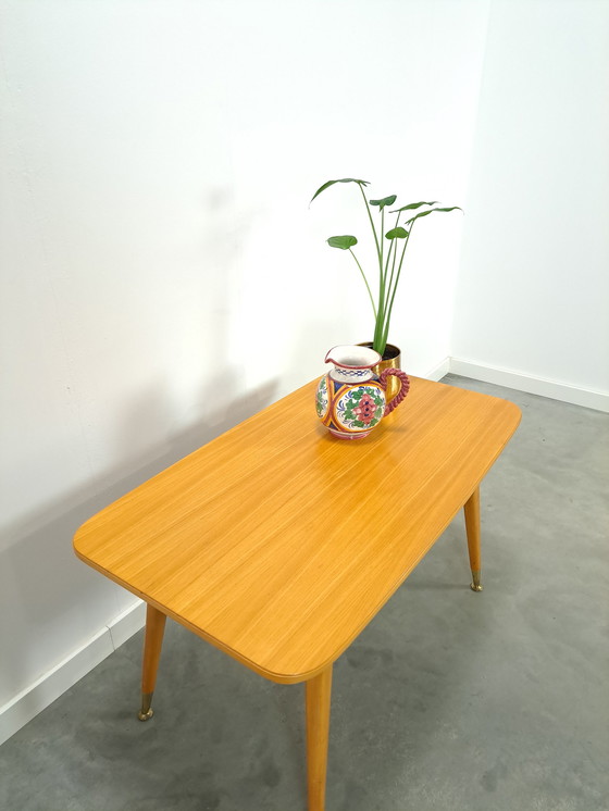 Image 1 of Tafel met fineer in hoogte verstelbaar en uitschuifbaar met messing poten, eettafel vintage